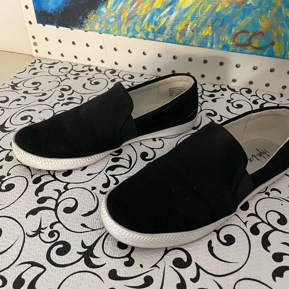 Ladies black slip on shoes. Size 5